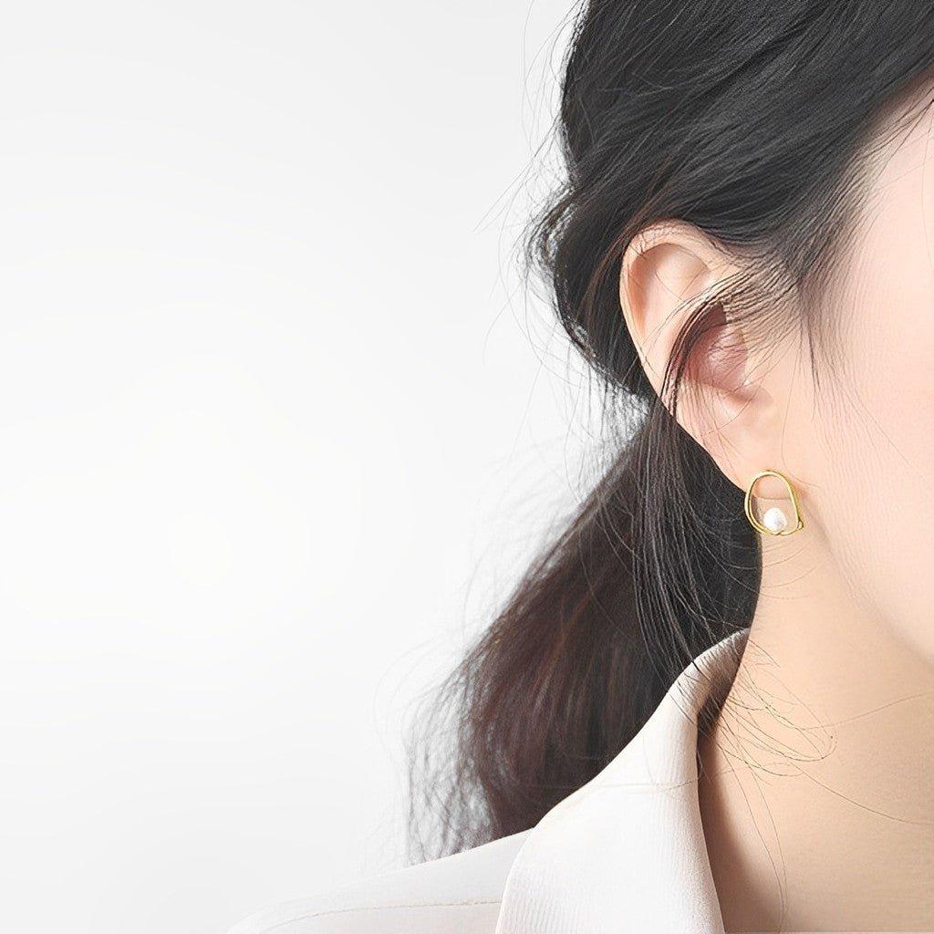 Circle Pearl Earrings