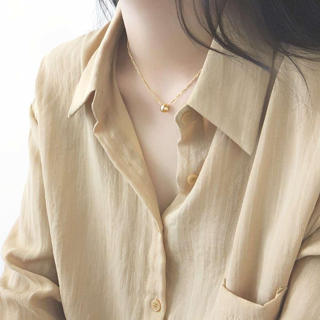 Gold Circle Pendant Necklace - Eris