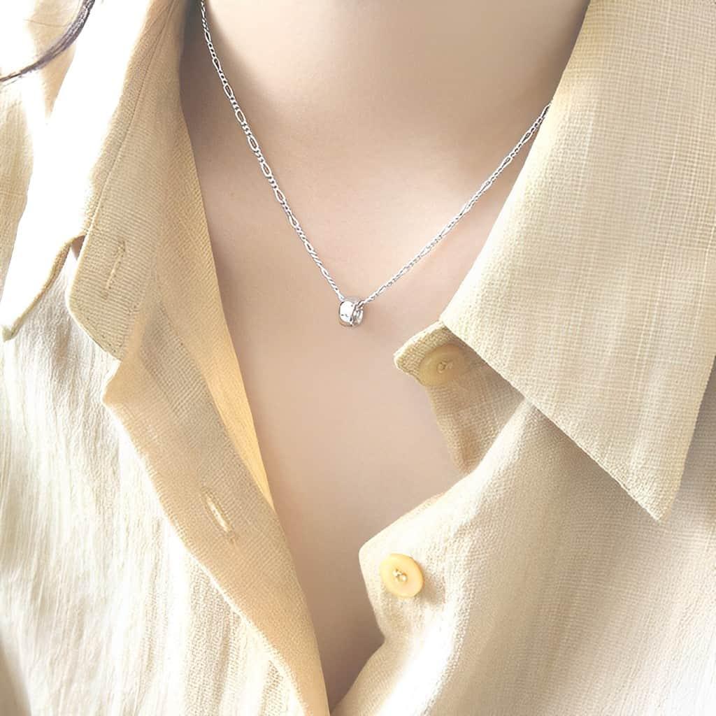 Gold Circle Pendant Necklace - Eris