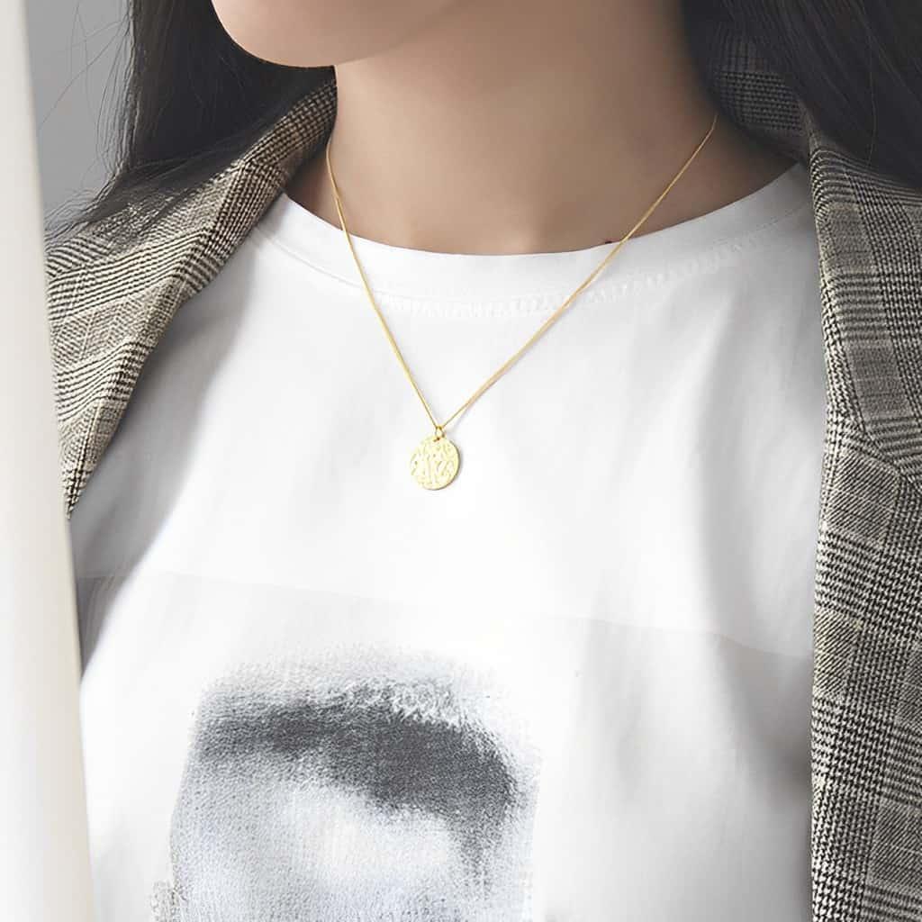 Gold Round Pendant Necklace - Chloe