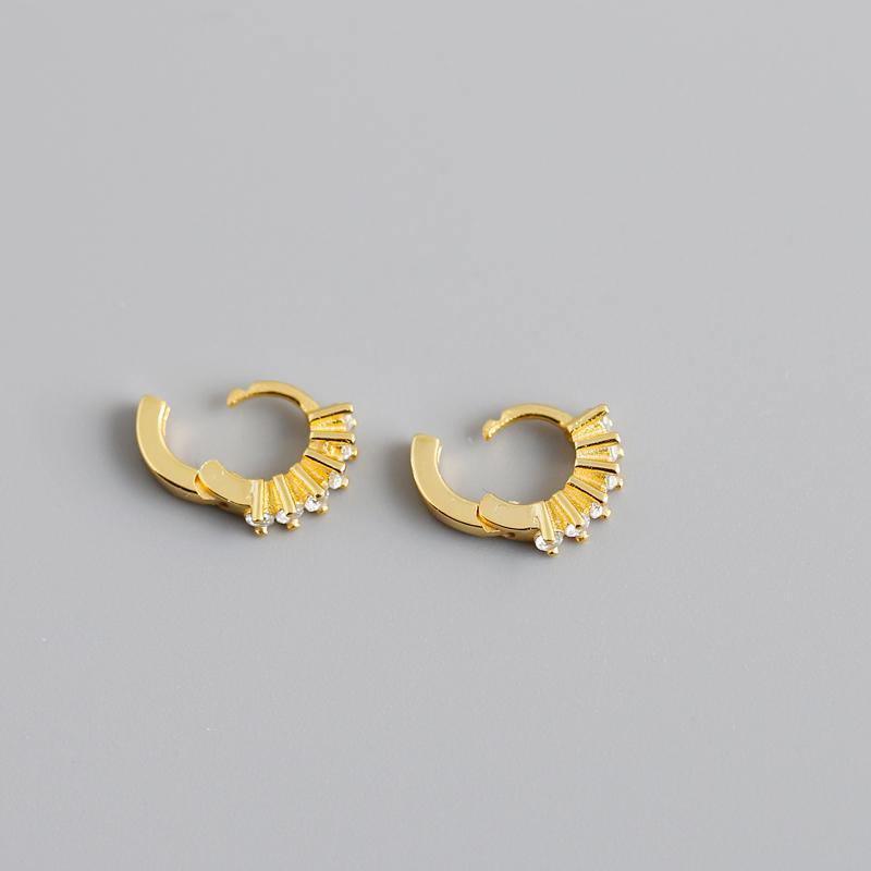 Huggie Earrings - Ofelia