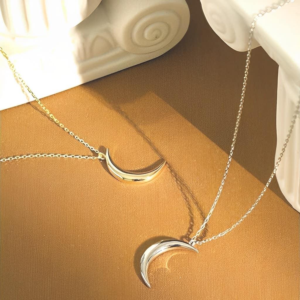 Moon Pendant Necklace - Chryse