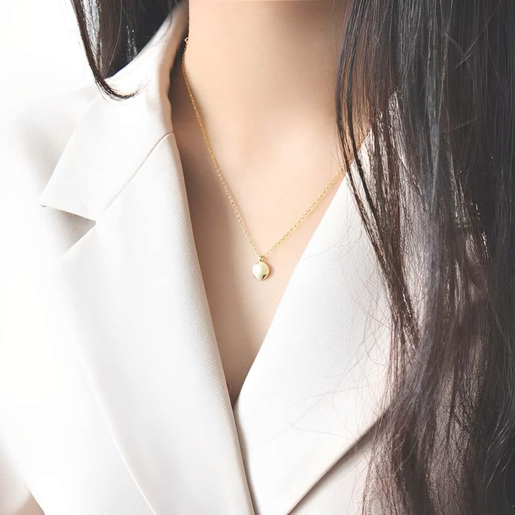 Round Pendant Necklace - Amelia