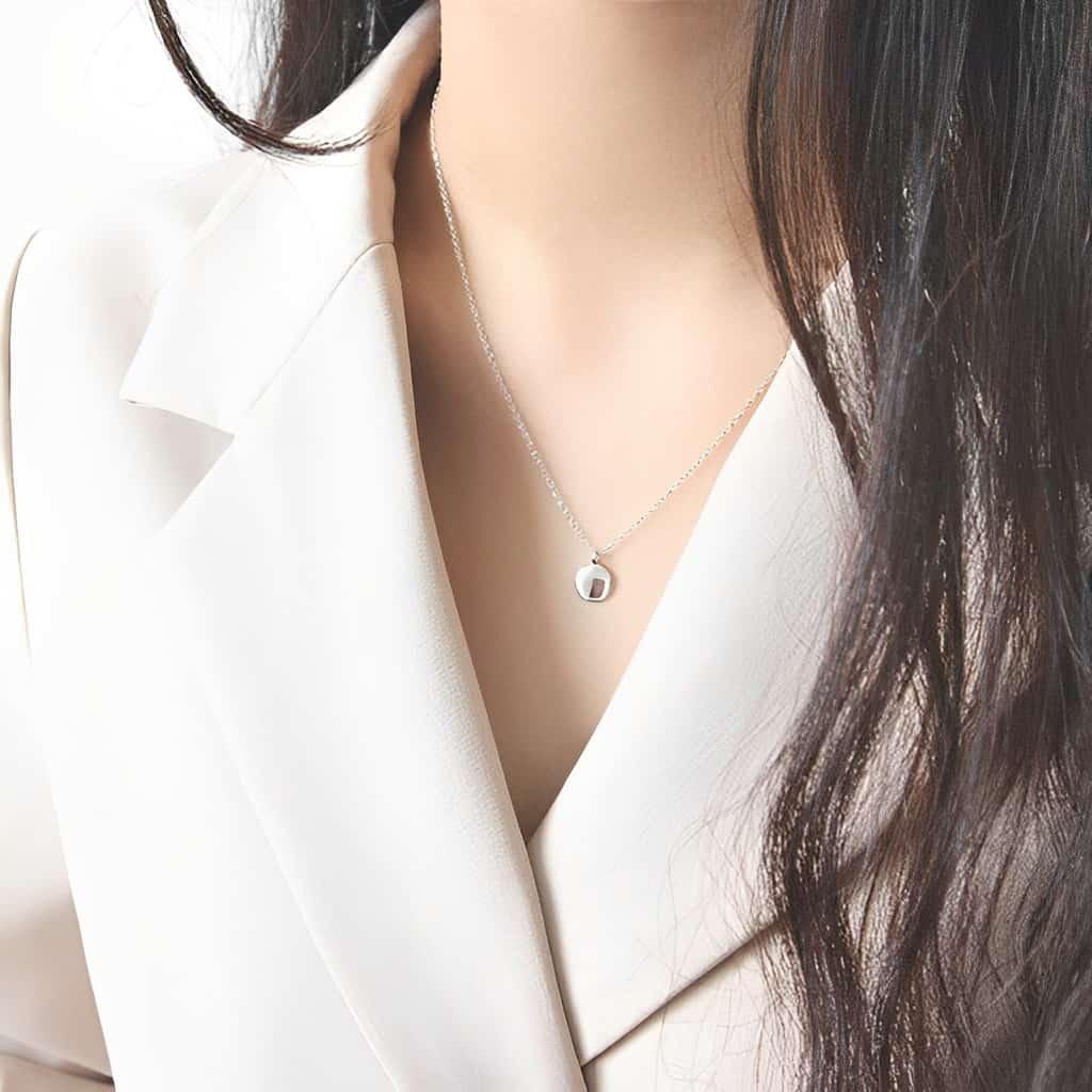 Round Pendant Necklace - Amelia